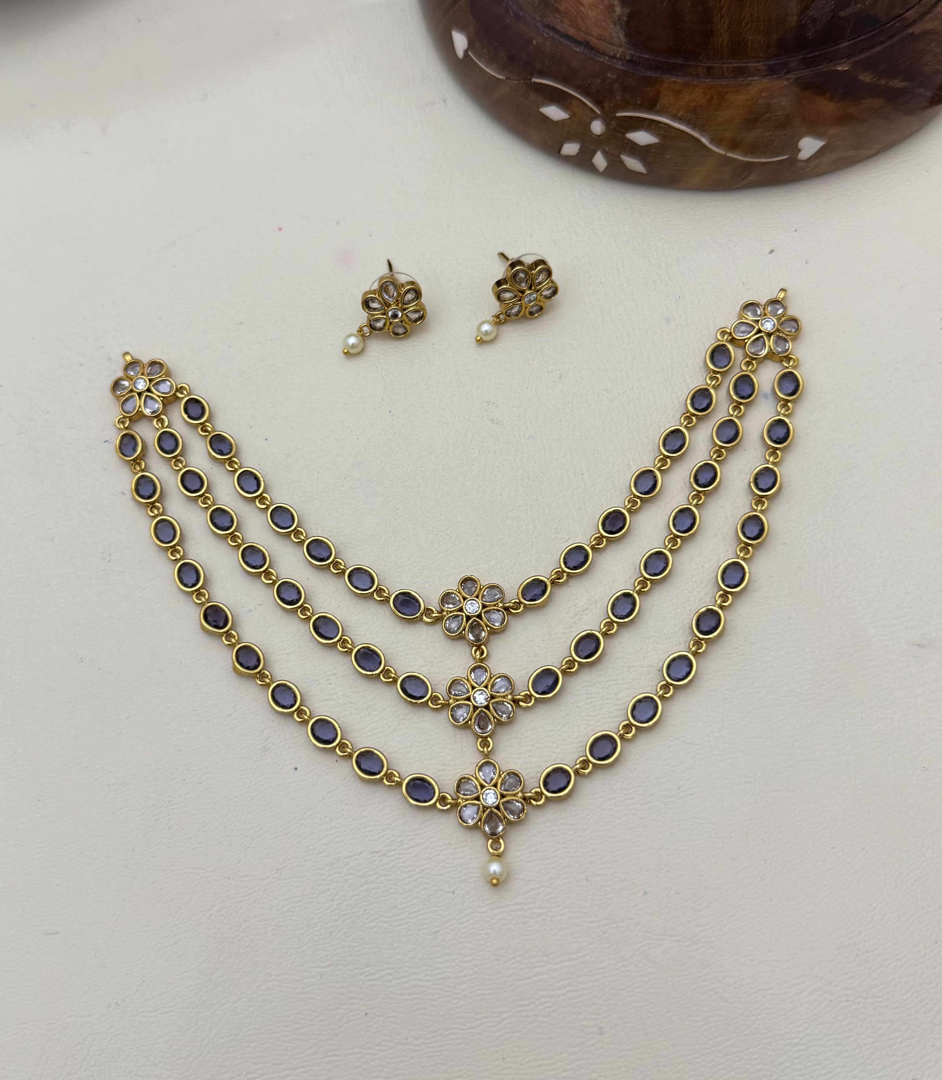 3 Layered Short Necklace view