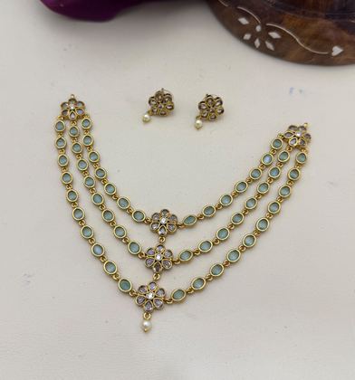 3 Layered Short Necklace